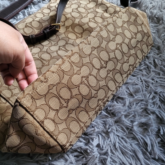 SOLD Coach Large crossbody/shoulder bag - Picture 3 of 6